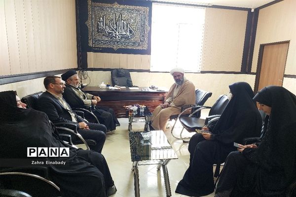 تجلیل از دانش‌آموزان فعال فرهنگی توسط امام جمعه ملارد