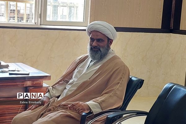 تجلیل از دانش‌آموزان فعال فرهنگی توسط امام جمعه ملارد