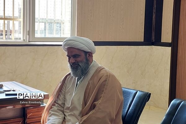 تجلیل از دانش‌آموزان فعال فرهنگی توسط امام جمعه ملارد