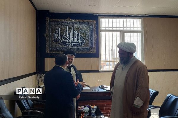 تجلیل از دانش‌آموزان فعال فرهنگی توسط امام جمعه ملارد