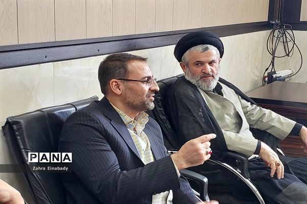 تجلیل از دانش‌آموزان فعال فرهنگی توسط امام جمعه ملارد