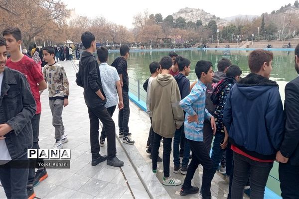 اردوی زیارتی سیاحتی دانش‌آموزان دبیرستان پسرانه فرهنگ کاشمر