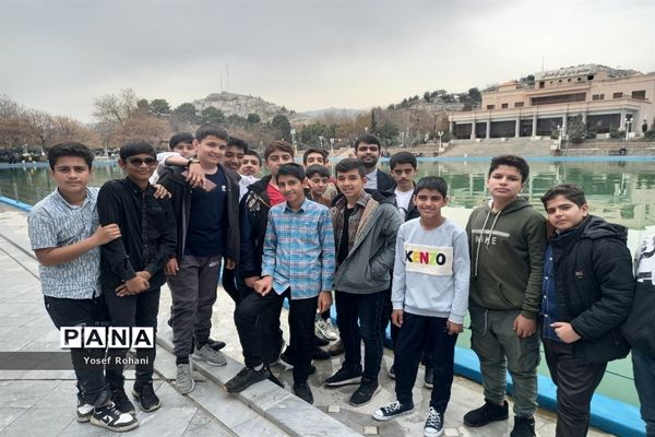 اردوی زیارتی سیاحتی دانش‌آموزان دبیرستان پسرانه فرهنگ کاشمر