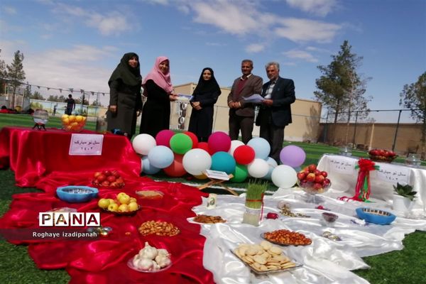 تقدیر از همکاران دبستان شهید منتظرقائم در آستانه سال نو