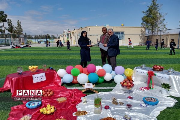 تقدیر از همکاران دبستان شهید منتظرقائم در آستانه سال نو