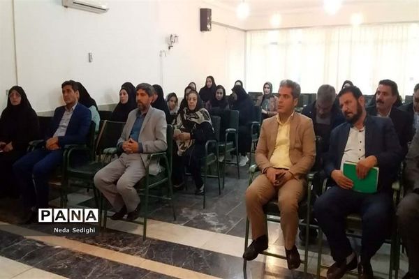 عصر شعر به نام شهدا در آباده