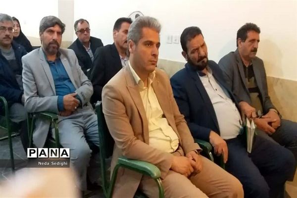 عصر شعر به نام شهدا در آباده