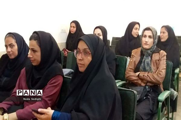 عصر شعر به نام شهدا در آباده