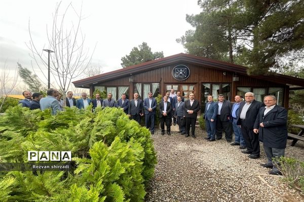 ششمین جلسه هم‌اندیشی  معاونان آموزش متوسطه مناطق شهر تهران به میزبانی منطقه۴