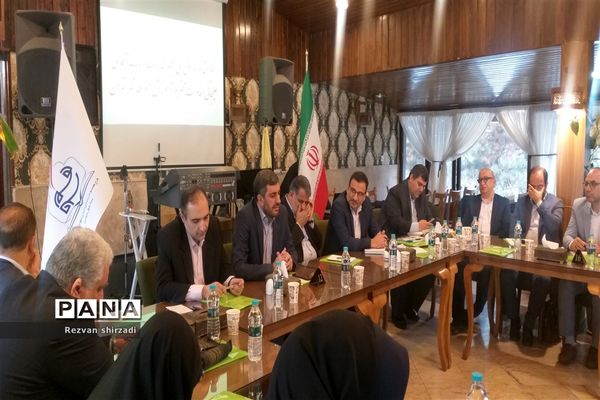 ششمین جلسه هم‌اندیشی  معاونان آموزش متوسطه مناطق شهر تهران به میزبانی منطقه۴