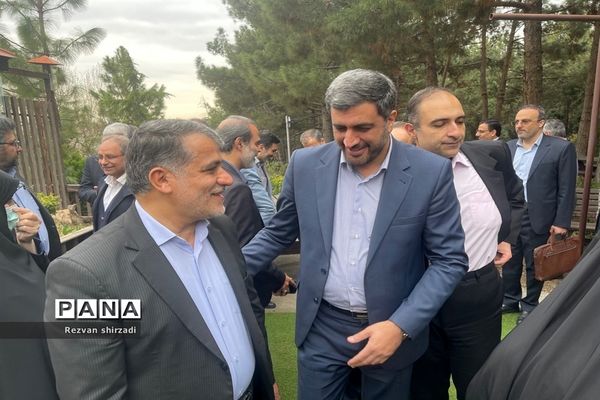 ششمین جلسه هم‌اندیشی  معاونان آموزش متوسطه مناطق شهر تهران به میزبانی منطقه۴