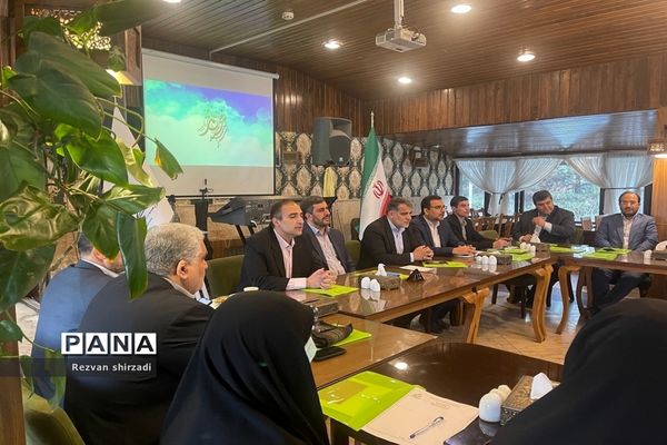 ششمین جلسه هم‌اندیشی  معاونان آموزش متوسطه مناطق شهر تهران به میزبانی منطقه۴