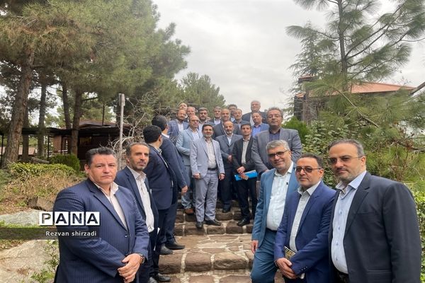 ششمین جلسه هم‌اندیشی  معاونان آموزش متوسطه مناطق شهر تهران به میزبانی منطقه۴