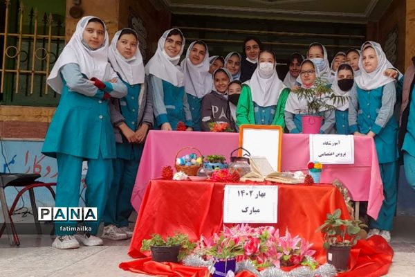 برگزاری جشن نیکوکاری و سال نو در مدرسه پروین اعتصامی شهرستان فیروزکوه