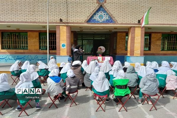 برگزاری جشن نیکوکاری و سال نو در مدرسه پروین اعتصامی شهرستان فیروزکوه