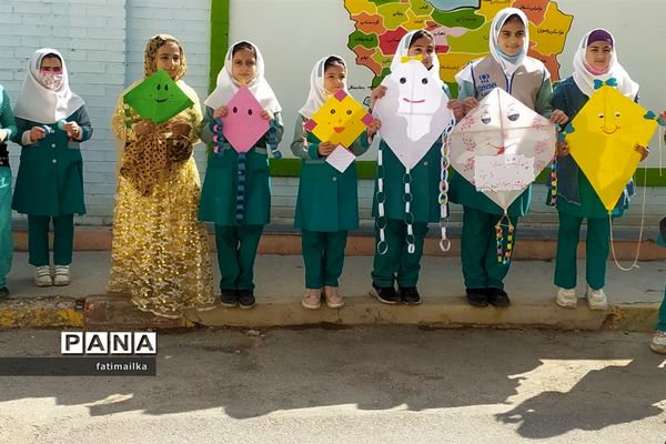 برگزاری جشن نیکوکاری و سال نو در مدرسه پروین اعتصامی شهرستان فیروزکوه