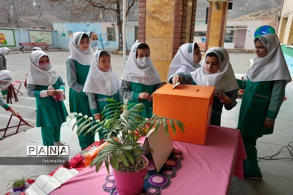 برگزاری جشن نیکوکاری و سال نو در مدرسه پروین اعتصامی شهرستان فیروزکوه