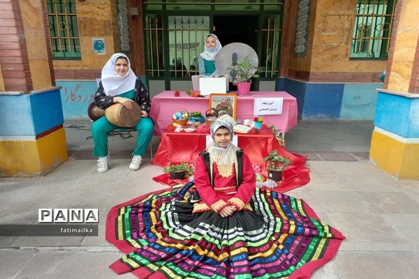 برگزاری جشن نیکوکاری و سال نو در مدرسه پروین اعتصامی شهرستان فیروزکوه