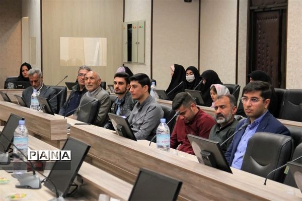 نشست مشترک فرماندار ابرکوه با جمعی از فعالان فرهنگی و گروه‌های مردمی