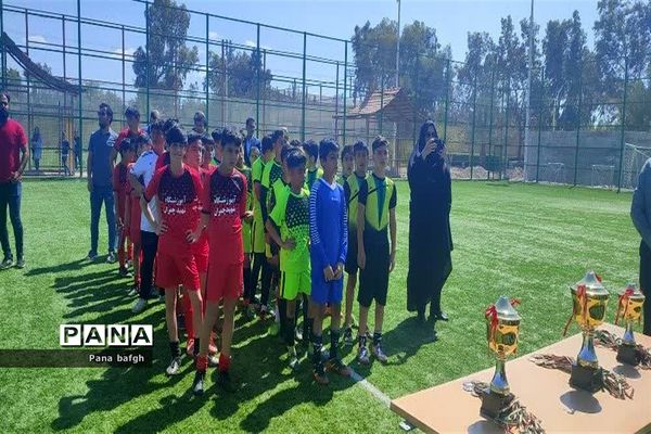 قهرمانی تیم فوتبال مدرسه شهید دهستانی در لیگ فوتبال دانش‌آموزی بافق