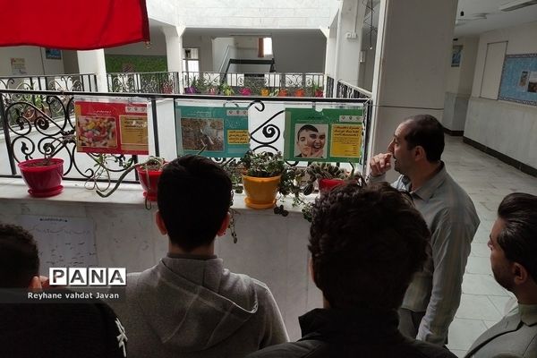 برگزاری نمایشگاه پوستر مشاوره و روان‌شناسی در دبیرستان دارالفنون شهریار