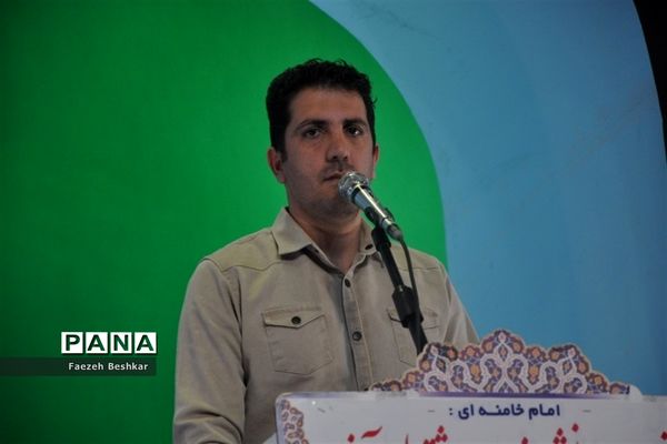 برپایی میز خدمت در مصلی امام خمینی (ره) شهرستان ساری