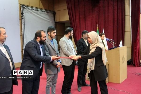 تجلیل از جوانان فعال شهرستان‌های ری و فشافویه در همایش بزرگ جوانان