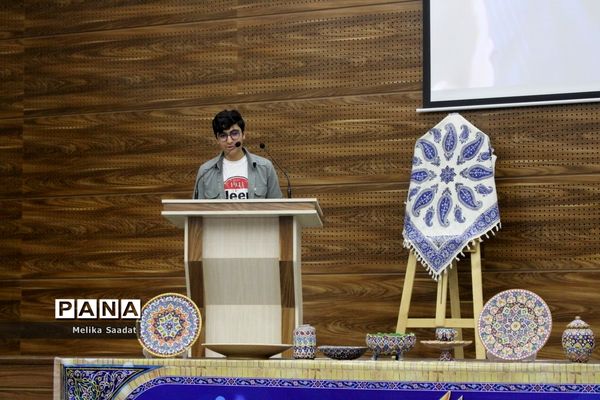 همایش تجلیل از طلایه‌داران دوره سوم تربیت در بوشهر