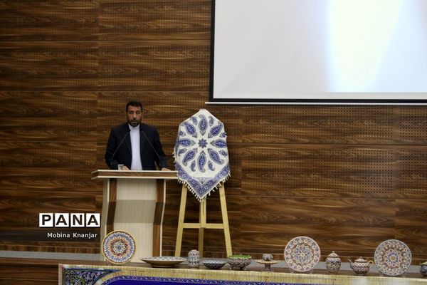 همایش تجلیل از طلایه‌داران دوره سوم تربیت در بوشهر