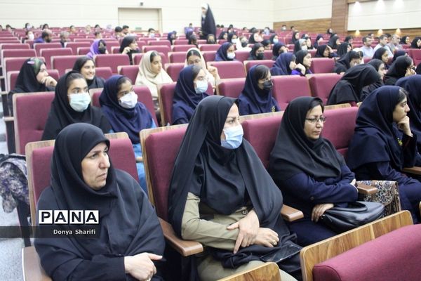 همایش تجلیل از طلایه‌داران دوره سوم تربیت در بوشهر