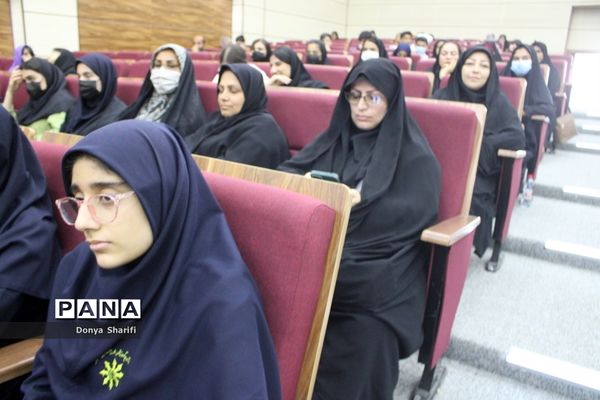 همایش تجلیل از طلایه‌داران دوره سوم تربیت در بوشهر