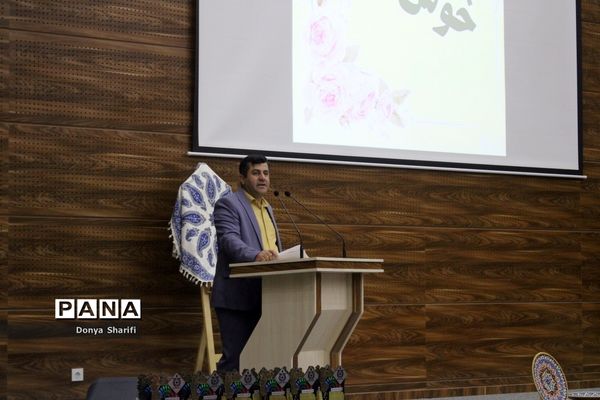 همایش تجلیل از طلایه‌داران دوره سوم تربیت در بوشهر