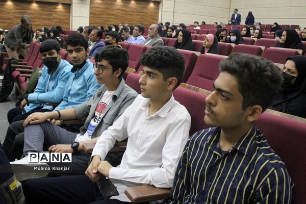 همایش تجلیل از طلایه‌داران دوره سوم تربیت در بوشهر