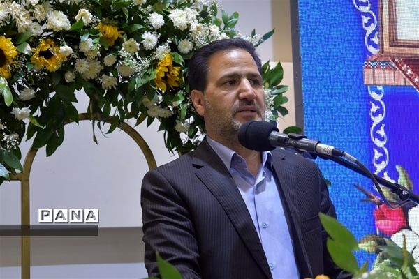 تجلیل از بخشداران سابق، دهیاران و شوراهای اسلامی بخش مرکزی بهاباد