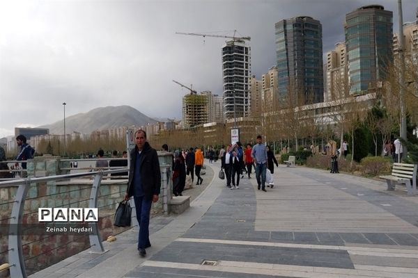 دریاچه چیتگر تهران در آغاز بهار