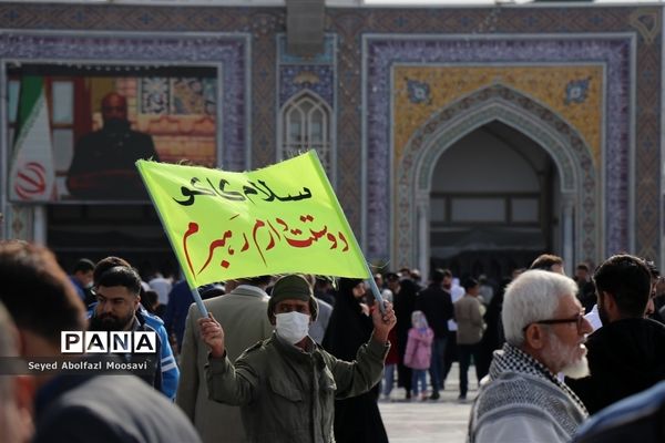 دیدار مقام معظم رهبری با مردم در بارگاه منور رضوی