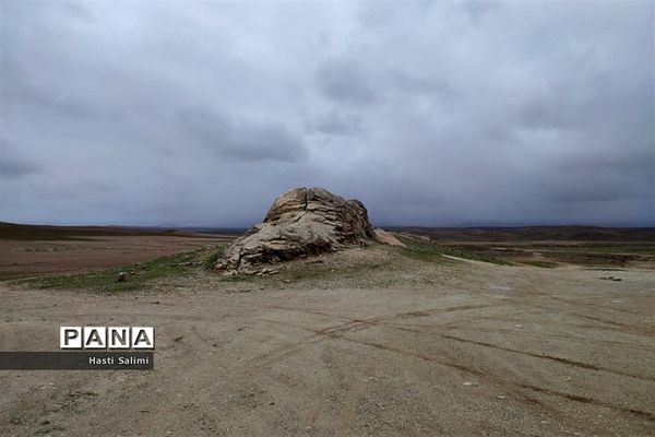 چشمه باباگرگر از جاذبه‌های مهم کردستان