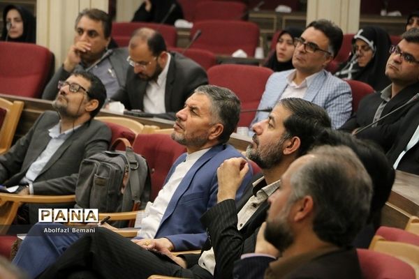 نشست صمیمی معلمان پژوهشگر قم با استاد دانشگاه ناگویای ژاپن