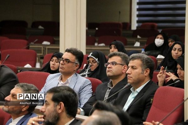 نشست صمیمی معلمان پژوهشگر قم با استاد دانشگاه ناگویای ژاپن