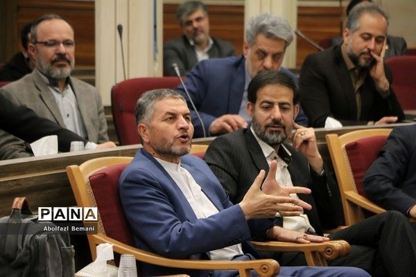 نشست صمیمی معلمان پژوهشگر قم با استاد دانشگاه ناگویای ژاپن