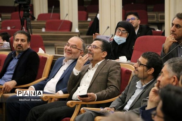 نشست صمیمی معلمان پژوهشگر قم با استاد دانشگاه ناگویای ژاپن