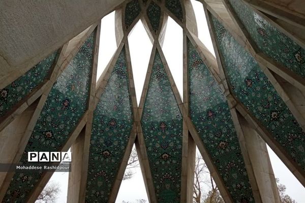 آرامگاه عمرخیام درنیشابور
