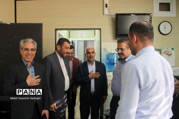 تبریک مدیرکل آموزش و پرورش استان بوشهر به کارکنان در اولین روز کاری سال جدید