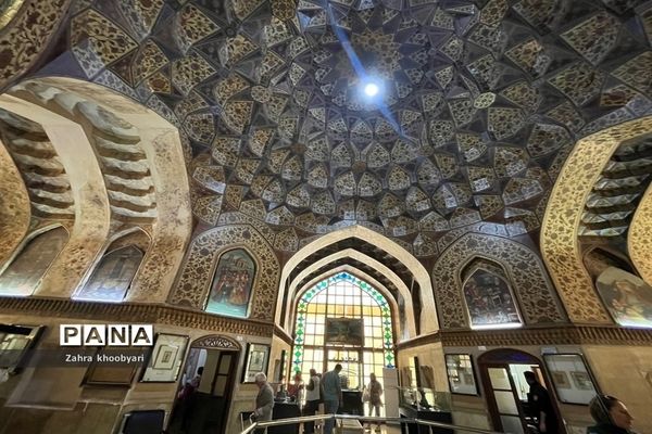 عمارت کلاه فرنگی  و باغ عفیف آباد شیراز