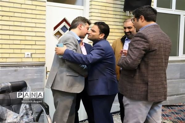 نشست صمیمی اعضای خانه مطبوعات قم