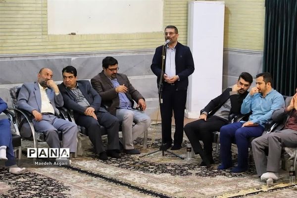 نشست صمیمی اعضای خانه مطبوعات قم