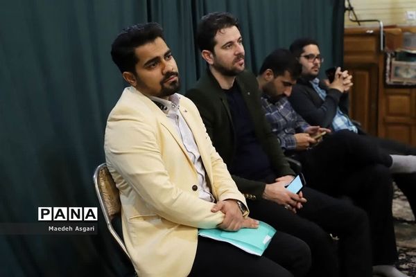 نشست صمیمی اعضای خانه مطبوعات قم