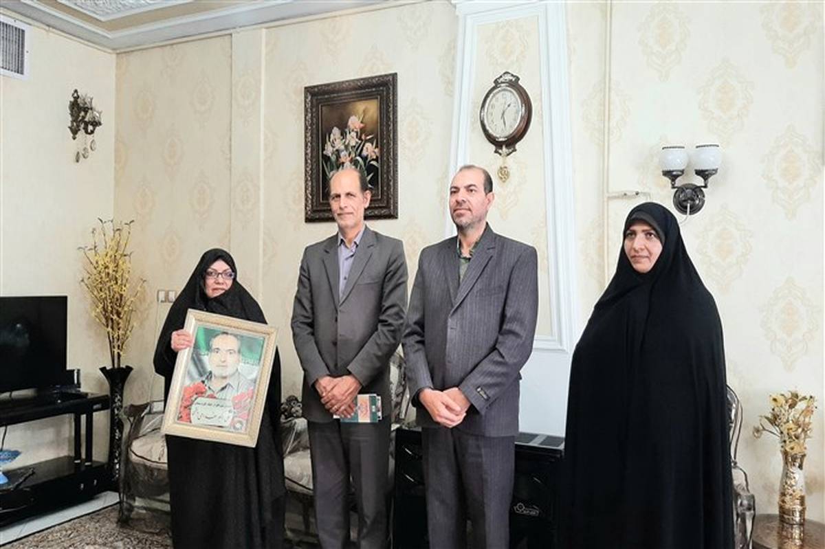 دیدار مدیرکل آموزش و پرورش استان اصفهان با خانواده شهید خدامی