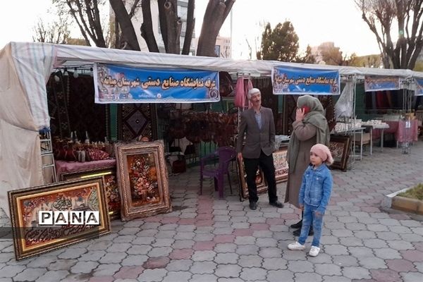 برگزاری غرفه صنایع‌دستی در شهرستان میانه