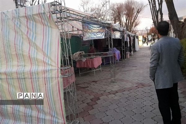 برگزاری غرفه صنایع‌دستی در شهرستان میانه